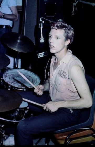 via audio culture nz Buster Stiggs with the Suburban Reptiles at the Classic Cinema Queen Street Auckland 1977__colour__Jay_Tidball